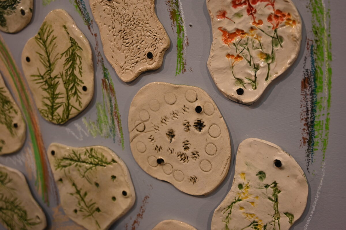 Prace ceramiczne z odciskami roślin